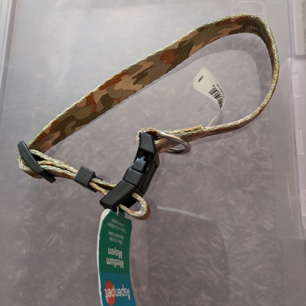 NWT! Medium Camouflage Dog Collar